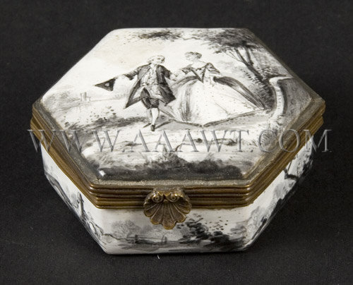 Octagonal Enamel Box
Depicting an 18th Century couple, entire view